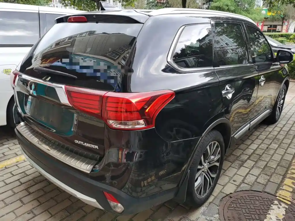 Mitsubishi Outlander 2017 2018 2.4L 4WD Luxury Edition 7-seater