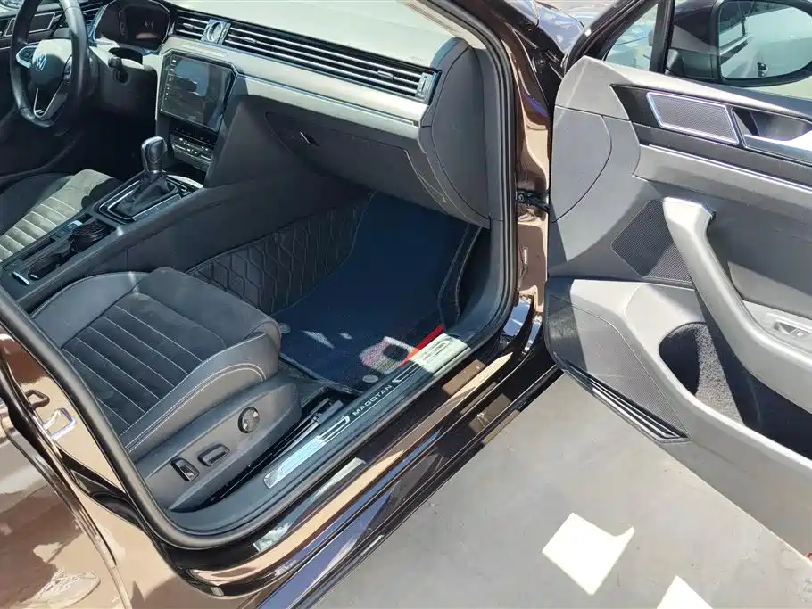 Volkswagen Magotan 2021 330TSI DSG 30th Anniversary Edition фото 8