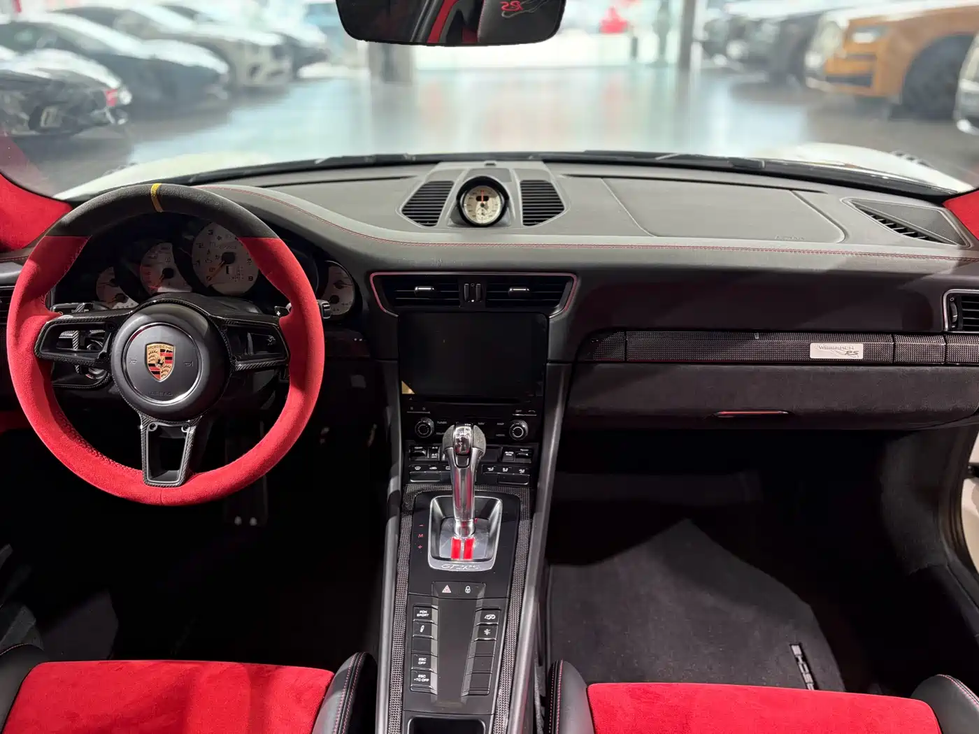 Porsche 911 2018 GT2 RS 3.8T фото 23