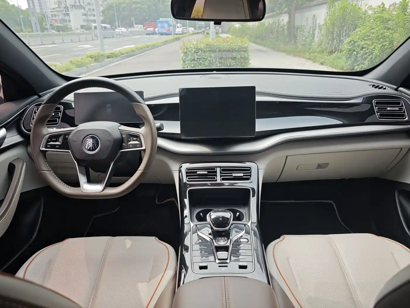 BYD Qin PLUS 2023 Champion Edition DM-i 120KM Leading Type фото 7