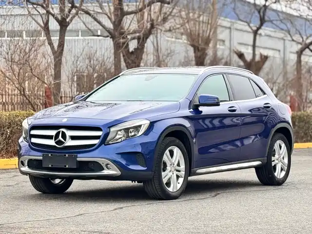 MERCEDES-BENZ GLA
