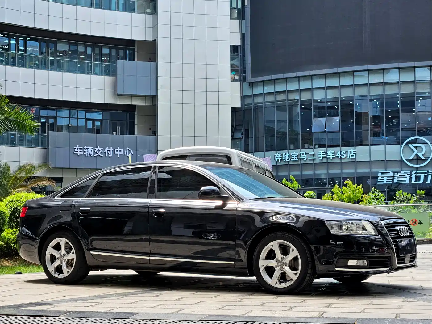 Audi A6L 2011 3.0 TFSI quattro Luxury фото 2