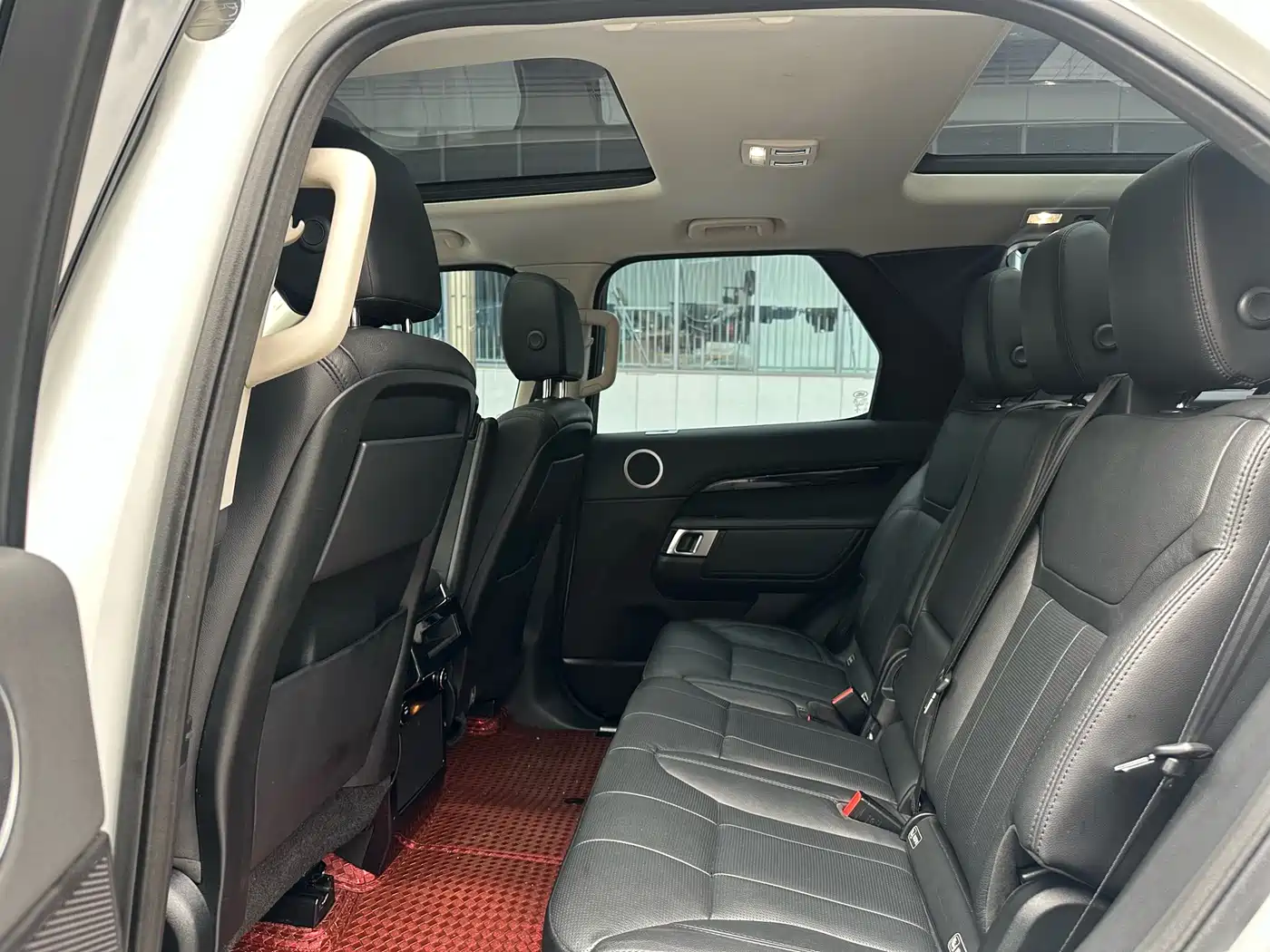 Land Rover Discovery 2017 3.0 SC V6 SE фото 7