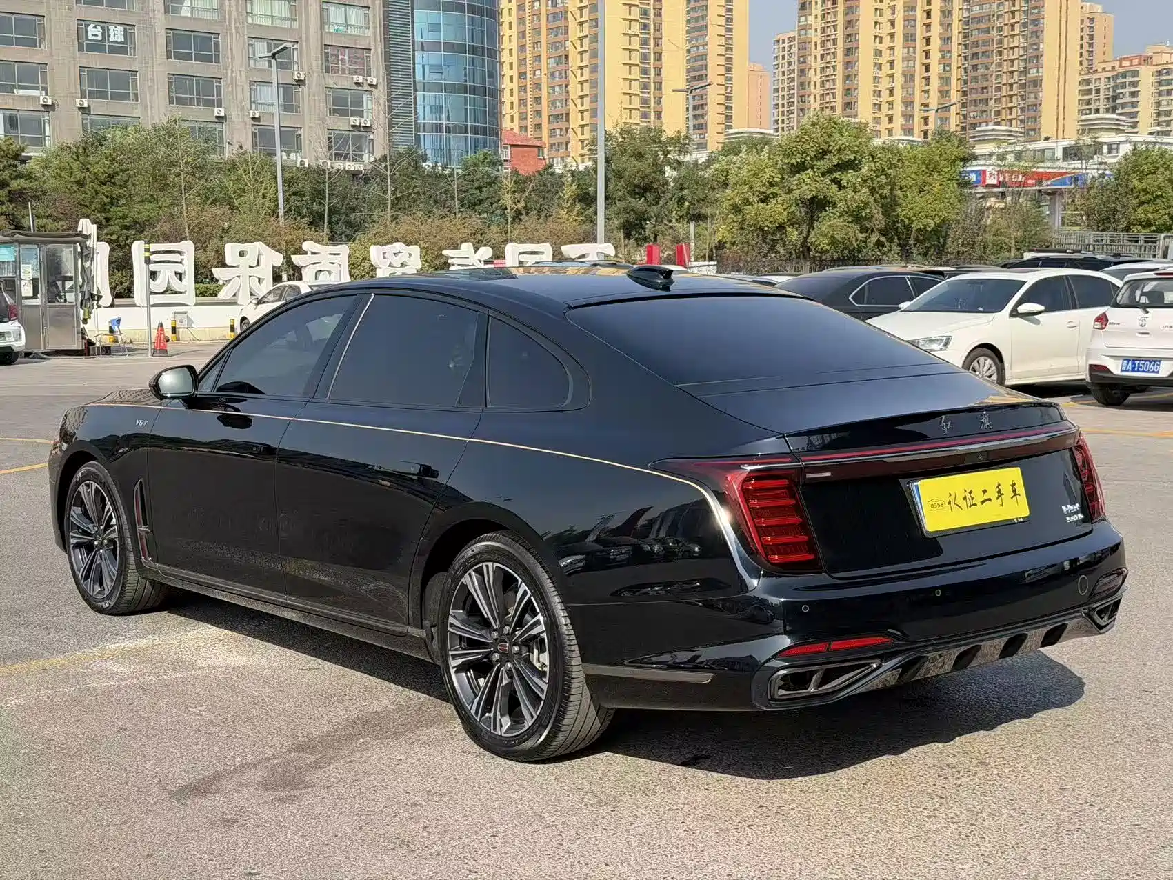 Photo 8 - Hongqi H9