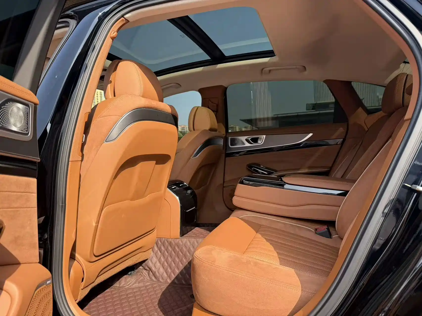 Photo 5 - Hongqi H9