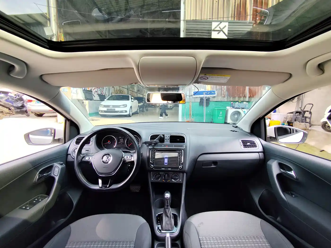 Volkswagen Polo 2016 1.6L Automatic Comfort фото 4
