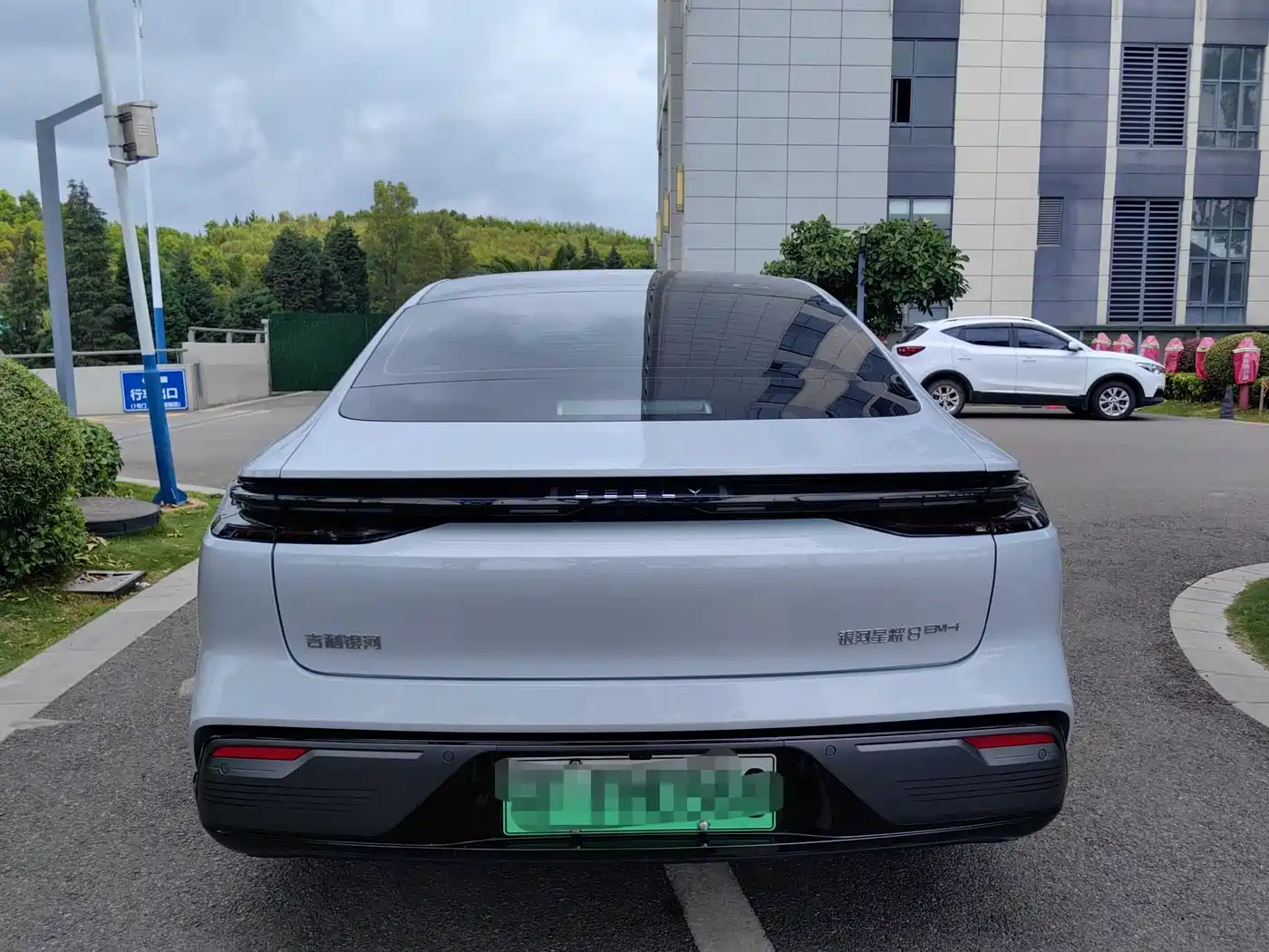 Geely Galaxy Galaxy Xingyao 8 2025 130km EM-i Premium Edition фото 5
