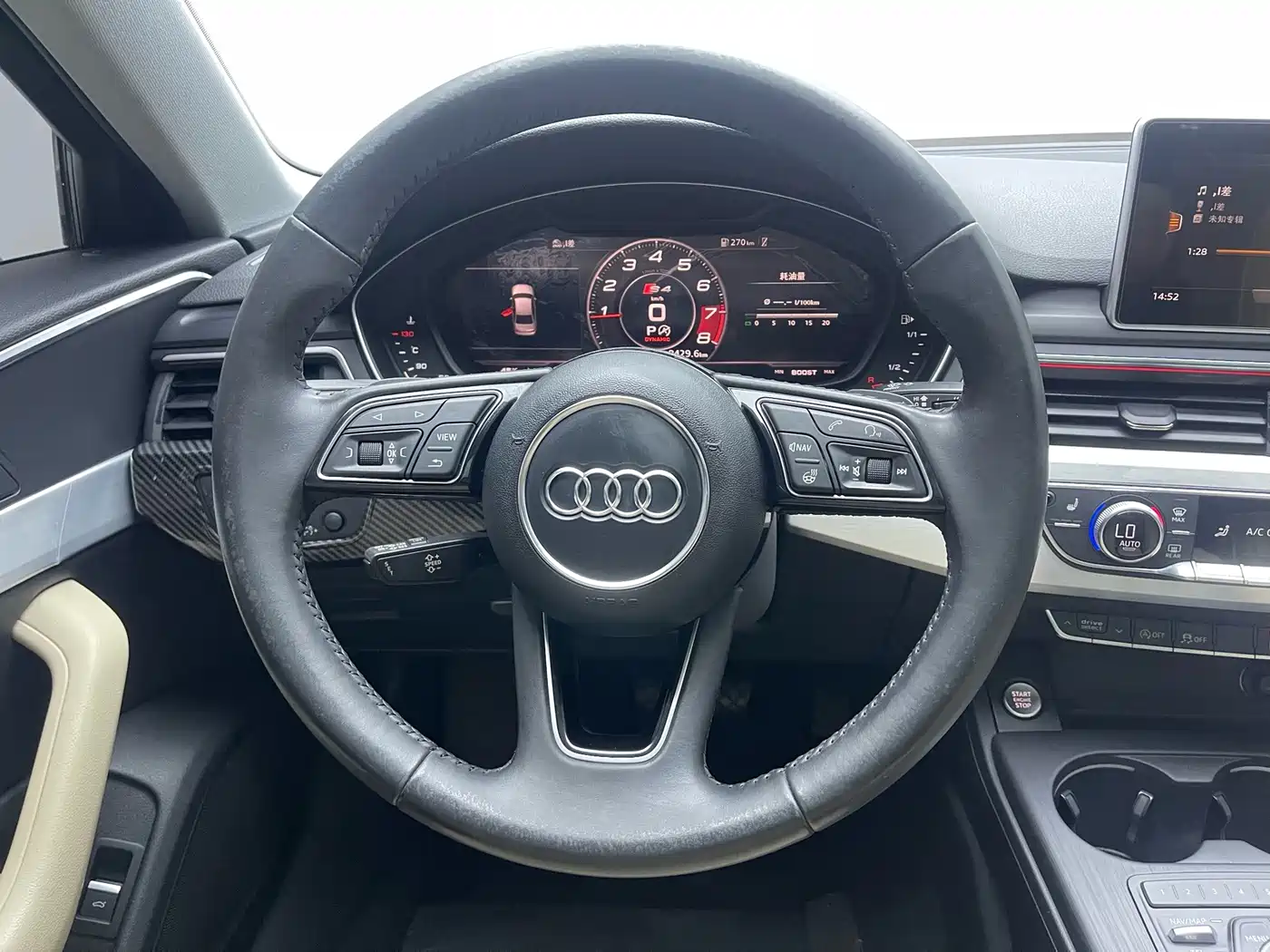 Фото 12 - Audi A4L