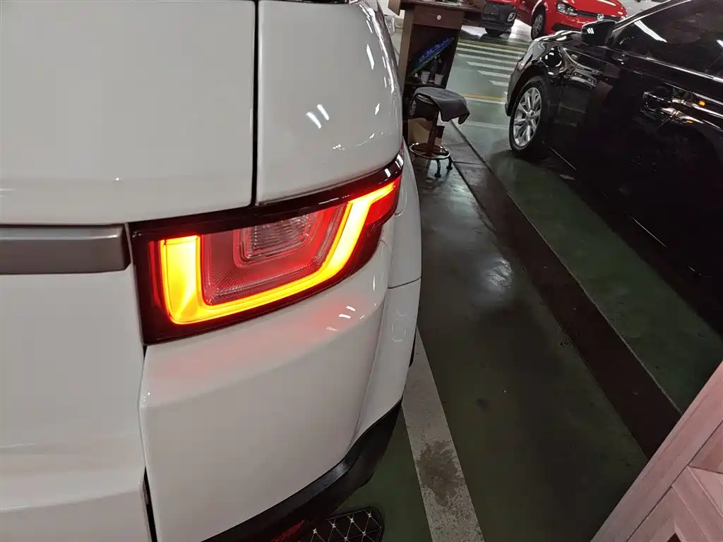 Land Rover Range Rover Evoque 2018 240PS SE Smart Edition фото 24