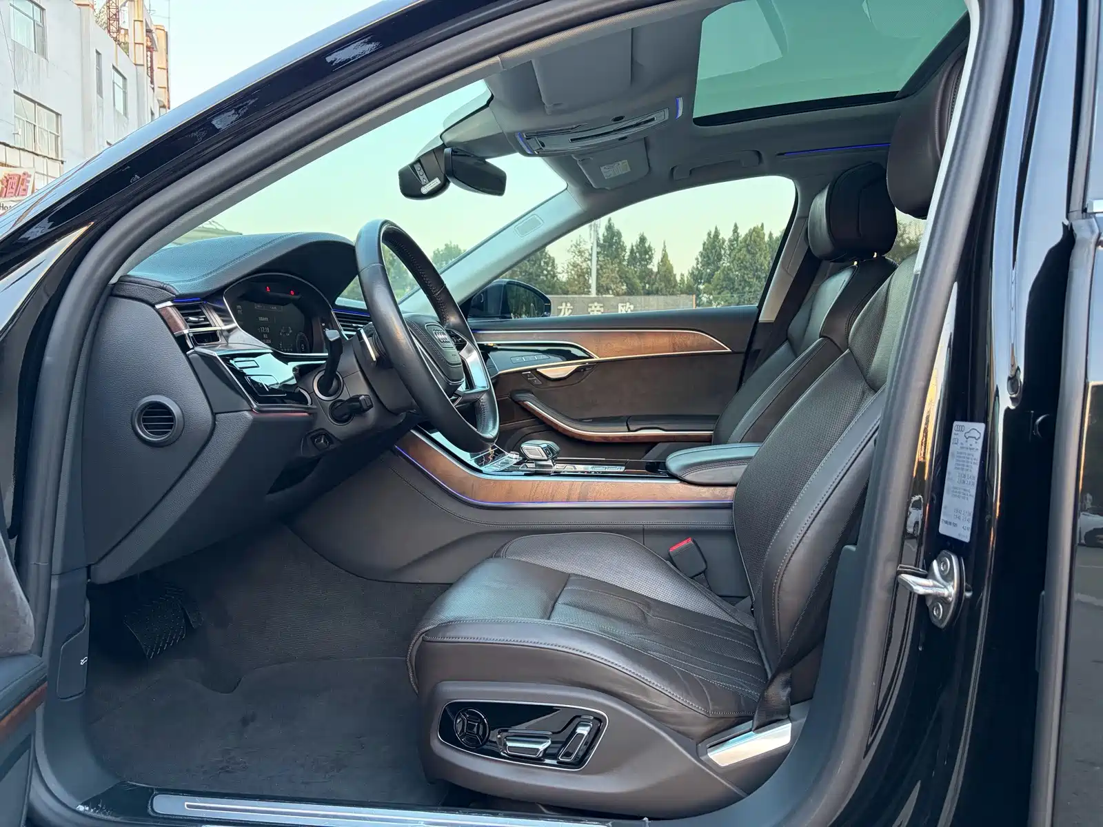 Фото 4 - Audi A8