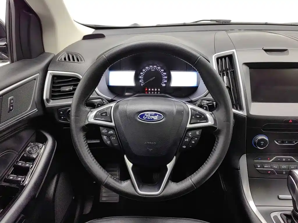 Фото 11 - Ford Edge
