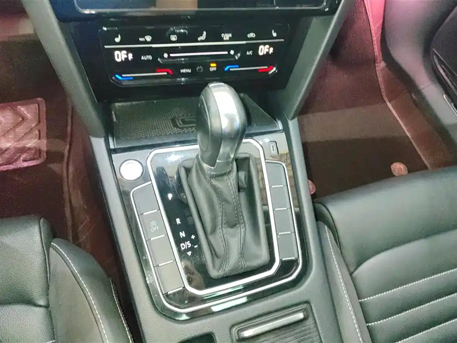 Volkswagen Magotan 2020 330TSI DSG Leading фото 15