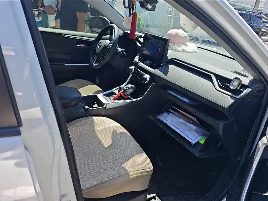 Toyota RAV4 Rongfang 2021 2.0L CVT 2WD Trend фото 8