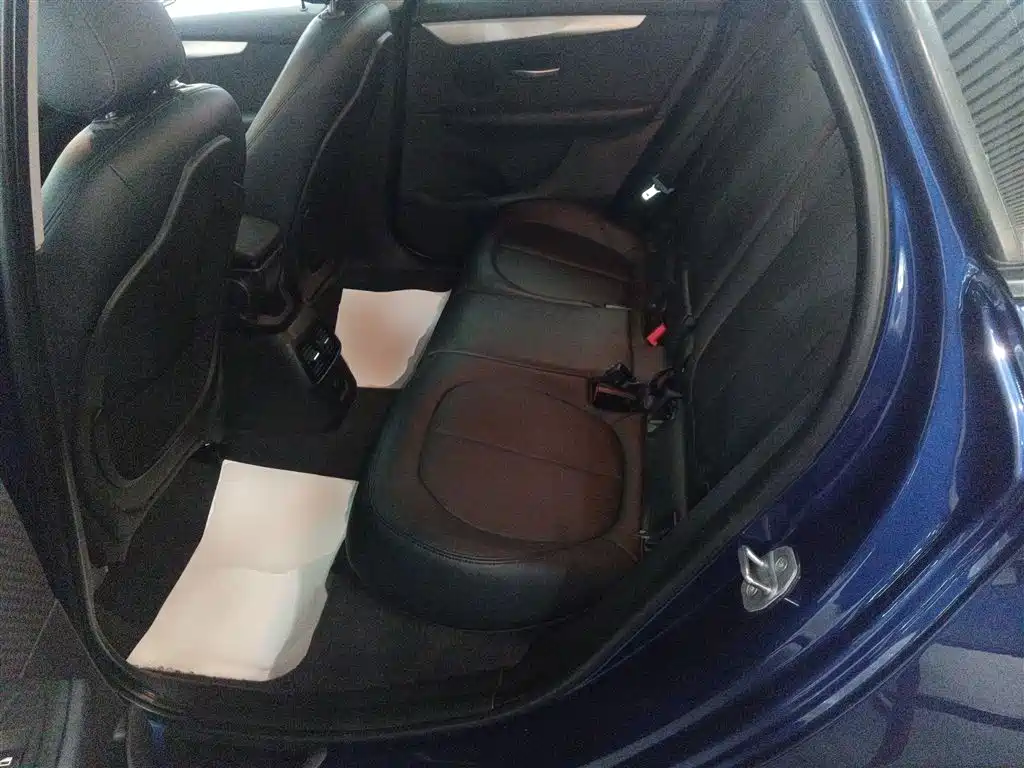 BMW 2 Series Touring 2016 218i Leading фото 13
