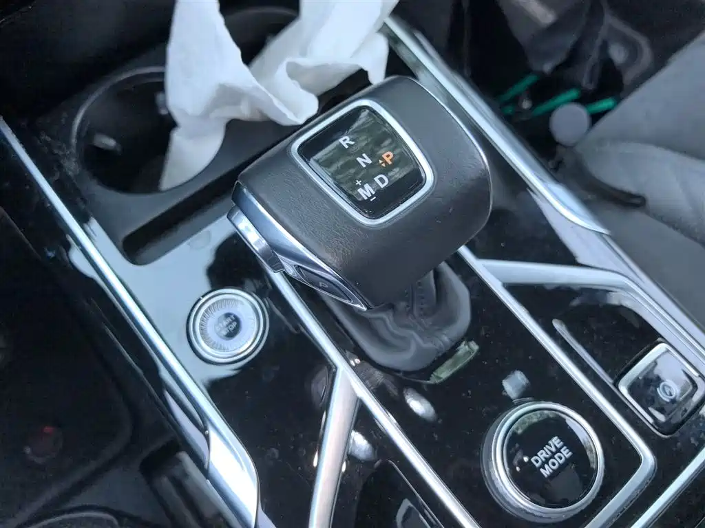 Hongqi HS5 2022 Facelift 2.0T Smart Flag Enjoyment Edition фото 10