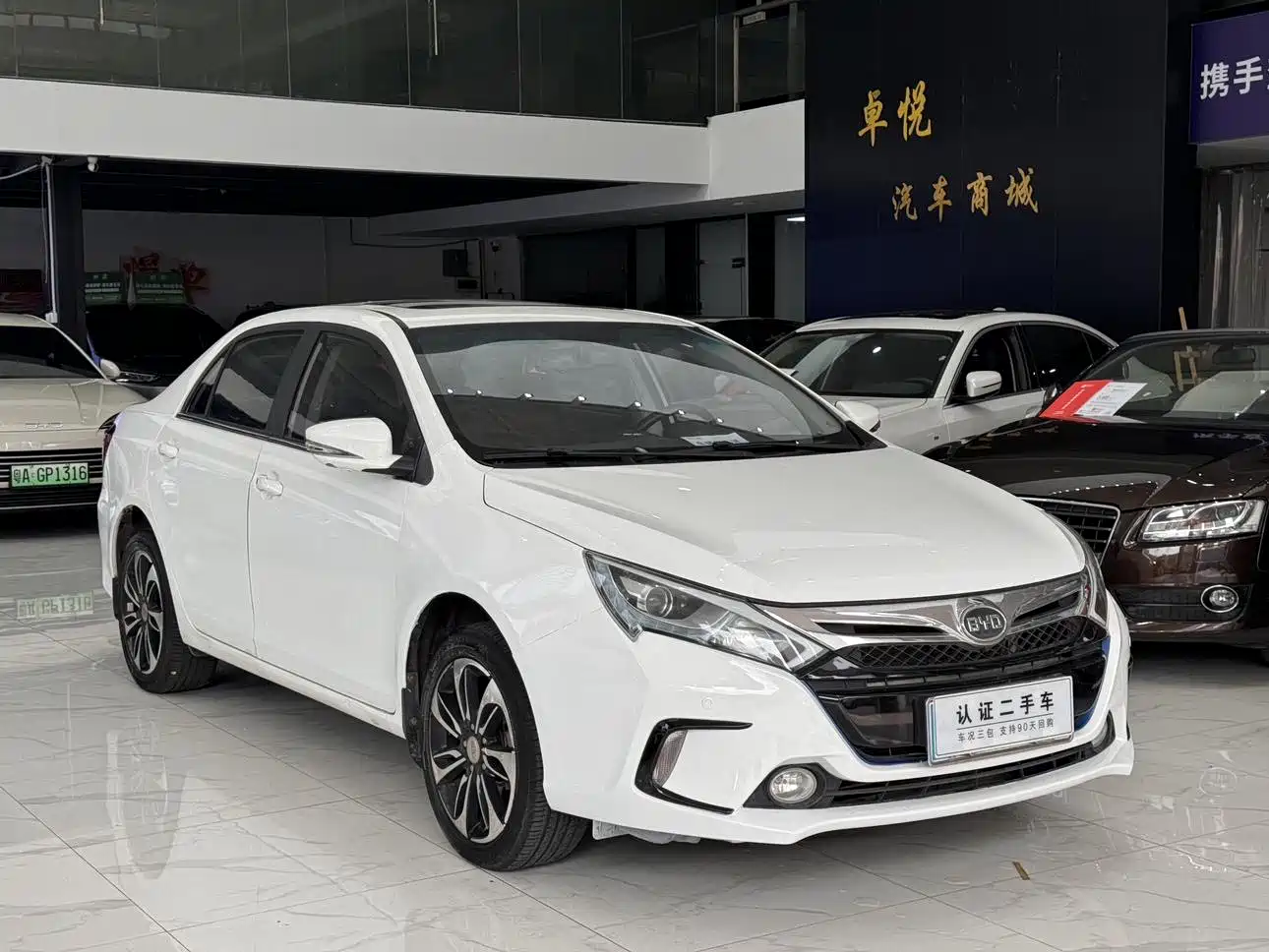 BYD Qin New Energy 2015 1.5T Double Champion Flagship Plus фото 3