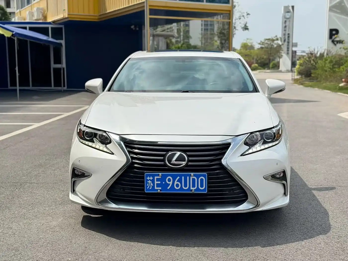 Фото 2 - Lexus ES