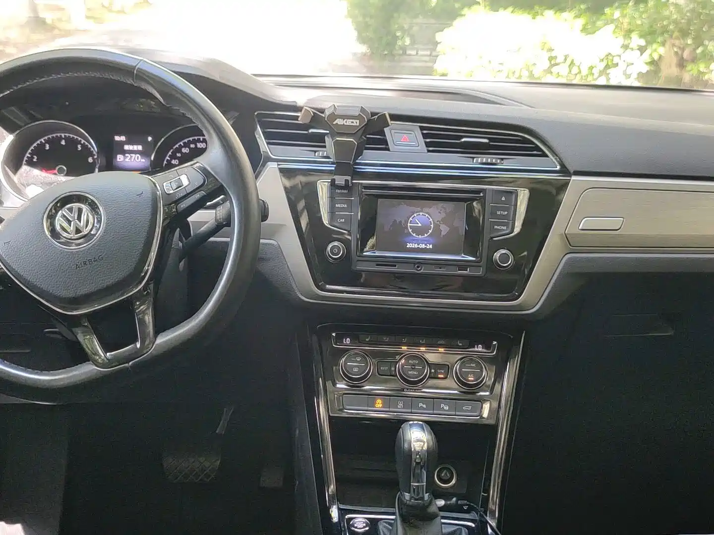 Фото 8 - Volkswagen Touran