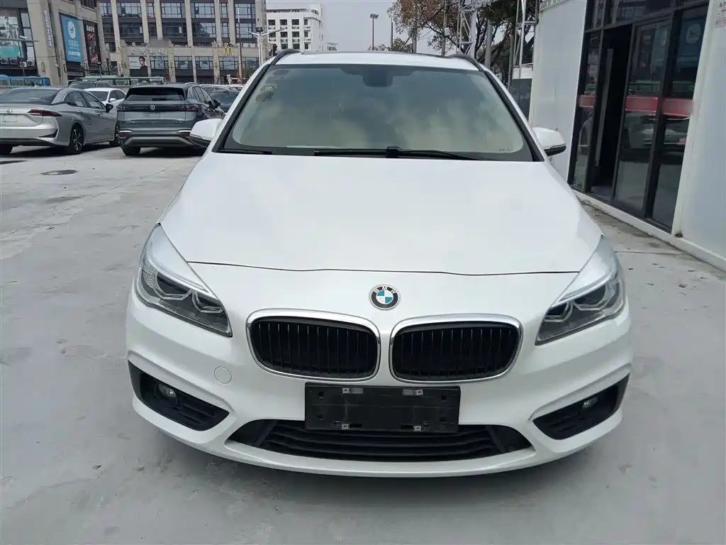 BMW 2 Series Touring 2016 218i Leading фото 3