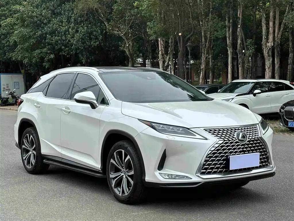 Фото 3 - Lexus RX