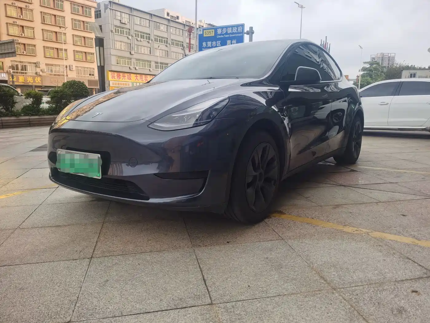 TESLA MODEL Y