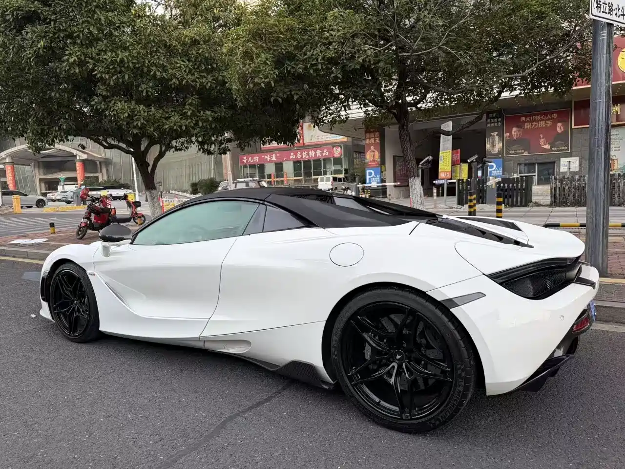 MCLAREN 720S
