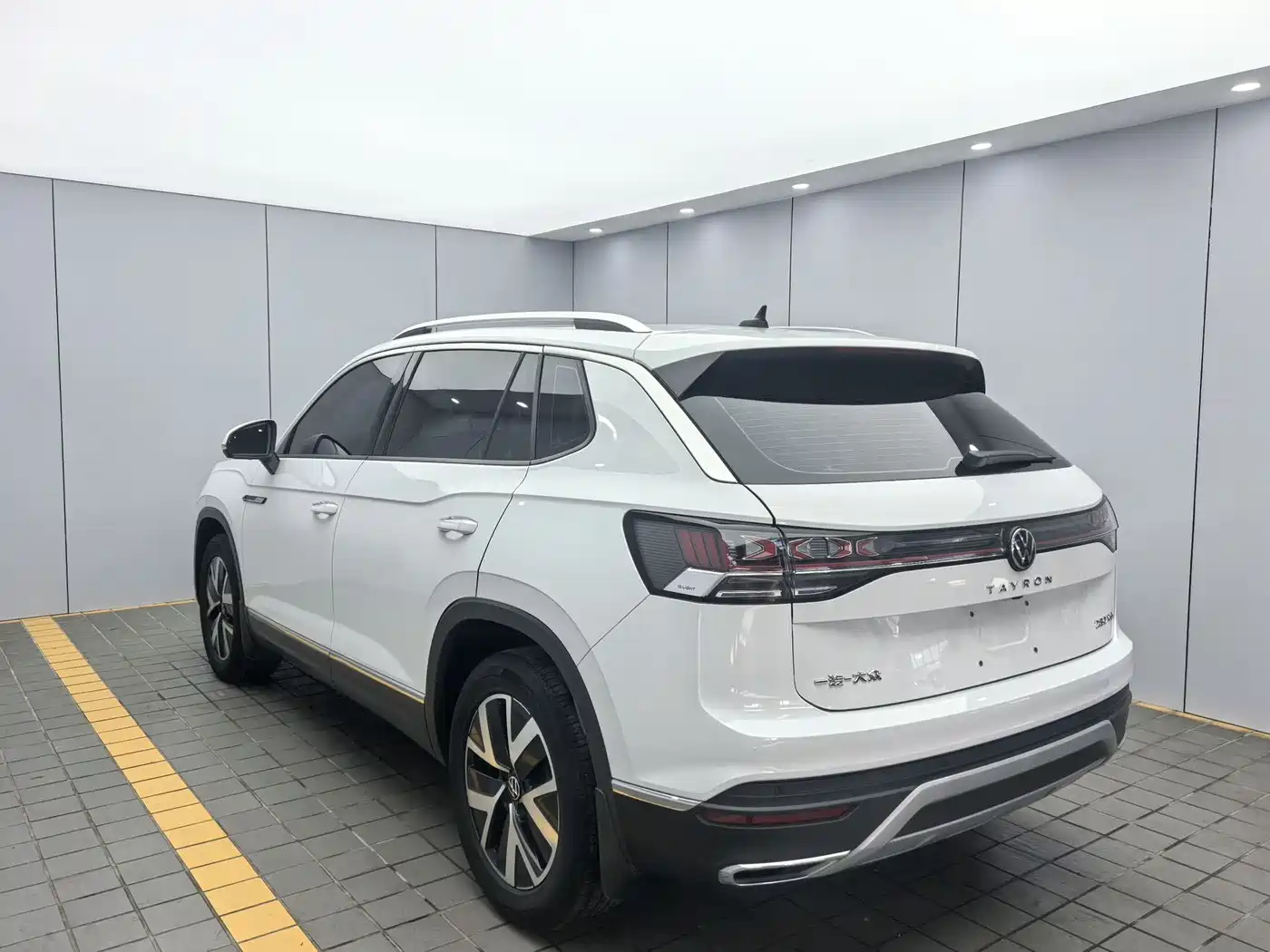 Volkswagen Tayron 2023 280TSI 2WD Luxury Plus Advanced Edition фото 4