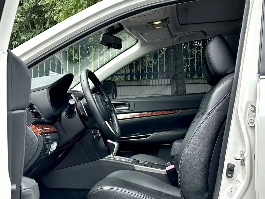 Subaru Outback 2011 2012 2.5i Luxury Edition