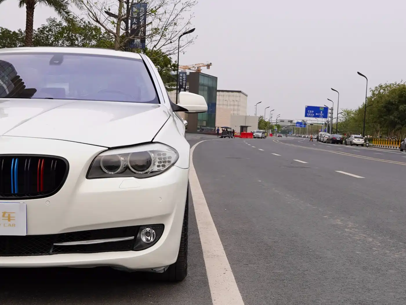 BMW 5 Series 2011 535Li Leading фото 17