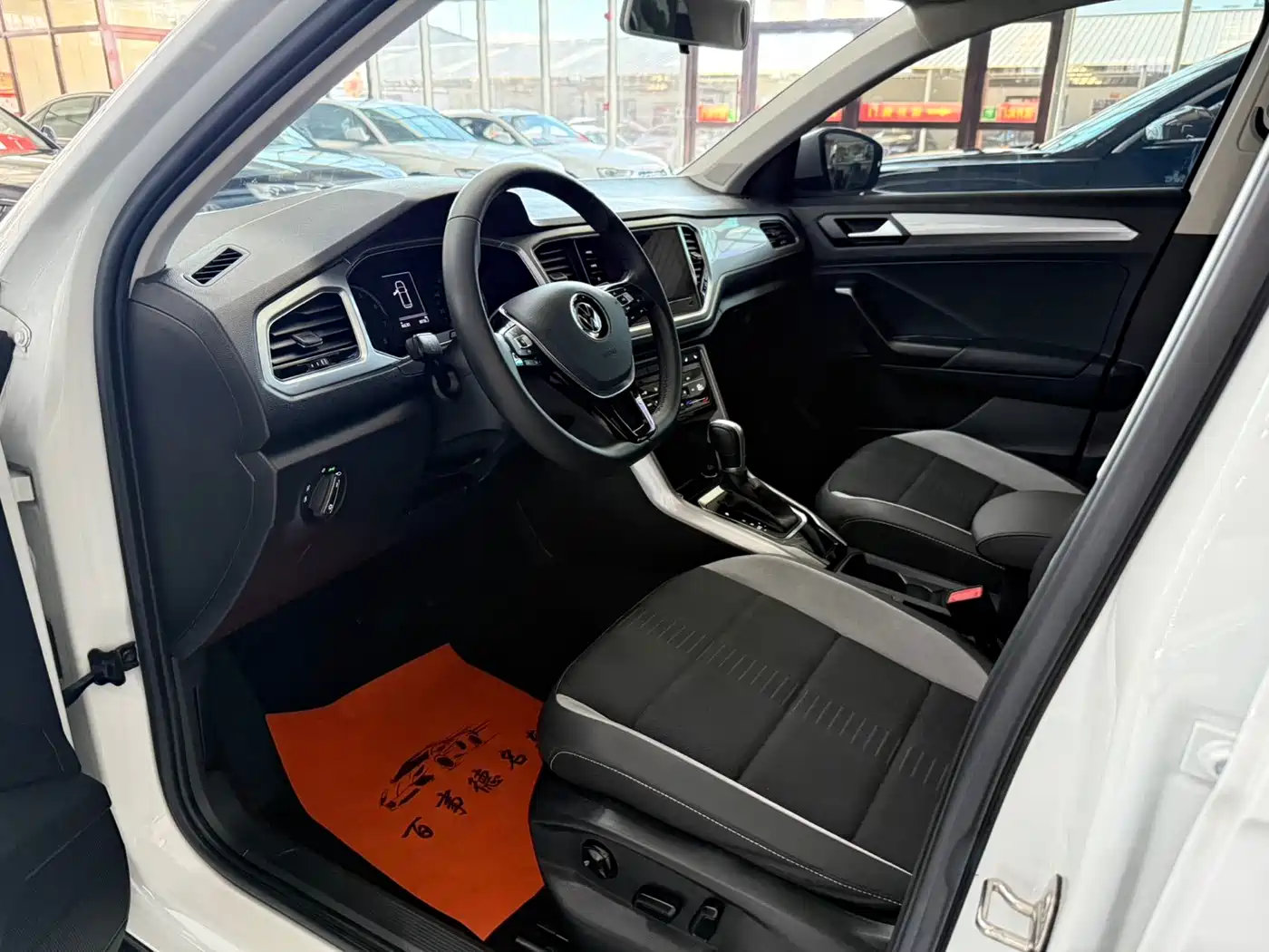 Volkswagen T-ROC 2022 280TSI DSG 2WD Elite PLUS фото 4