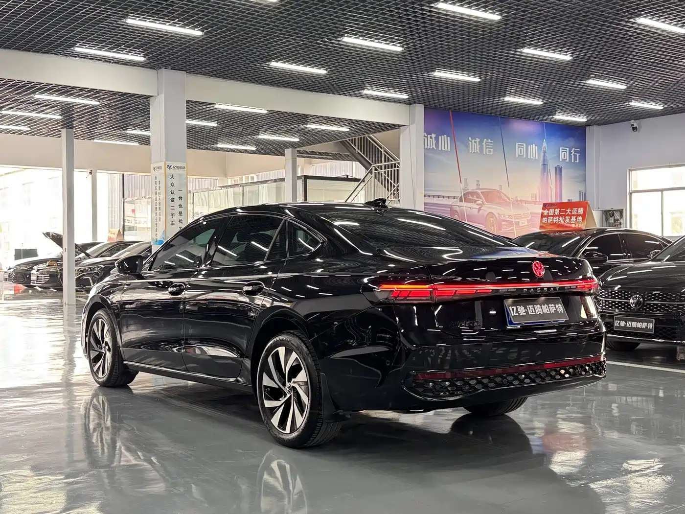 Volkswagen Passat 2025 Model Pro 380TSI Starlight Dragon Edition фото 9