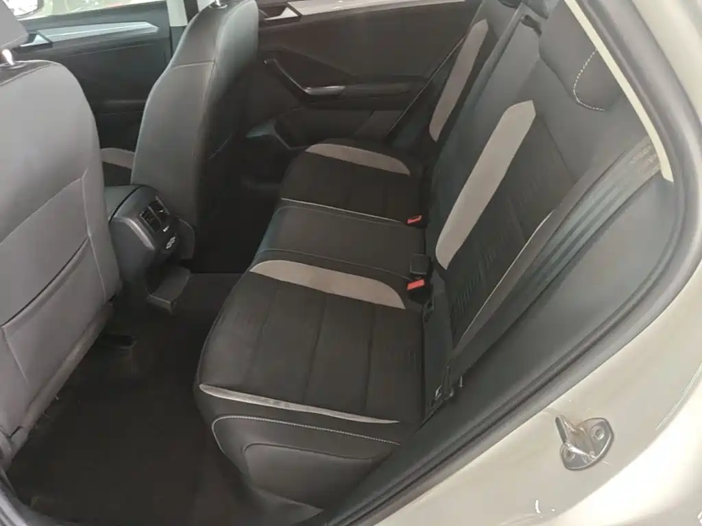 VOLKSWAGEN T-ROC EXPLORING SONGS