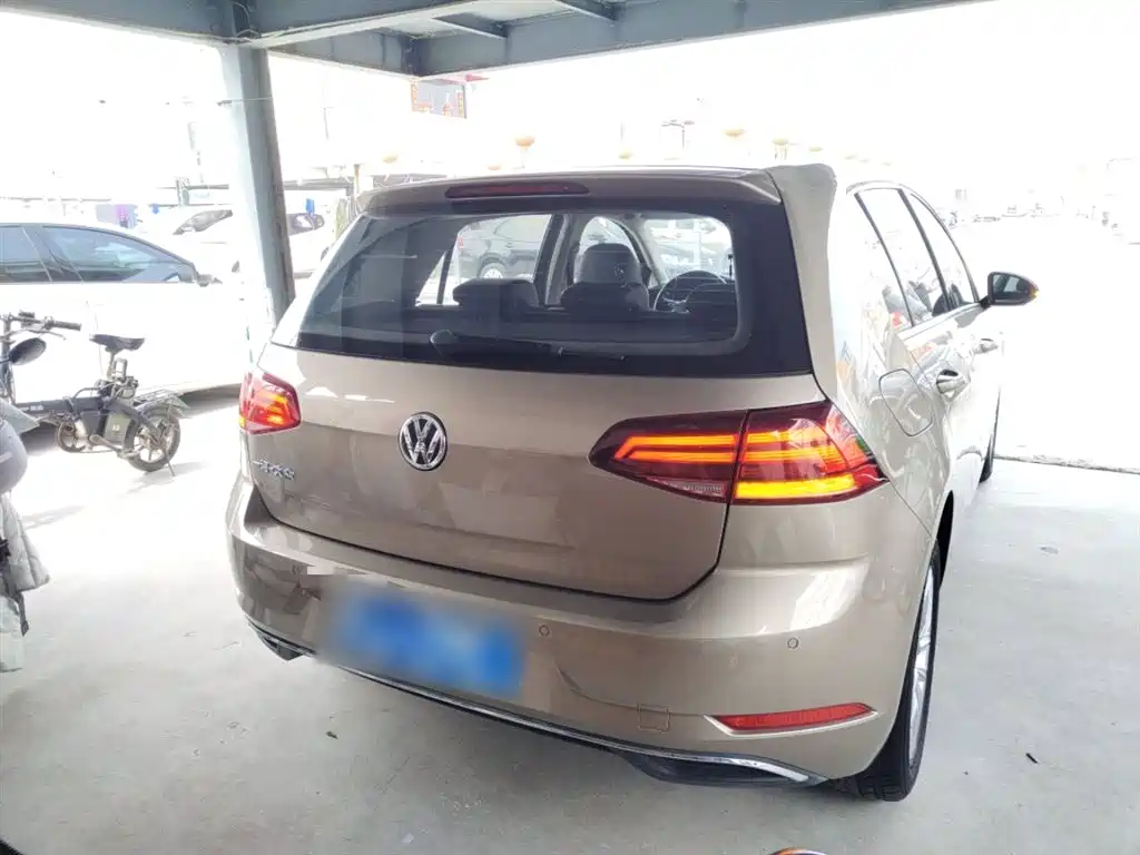 Volkswagen Golf 2018 1.6L Automatic Comfort фото 6