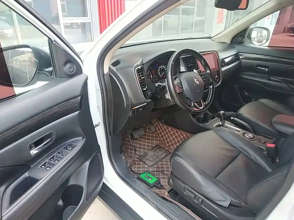 Mitsubishi Outlander 2017 2016 2.4L 4WD Elite Edition 5-seater