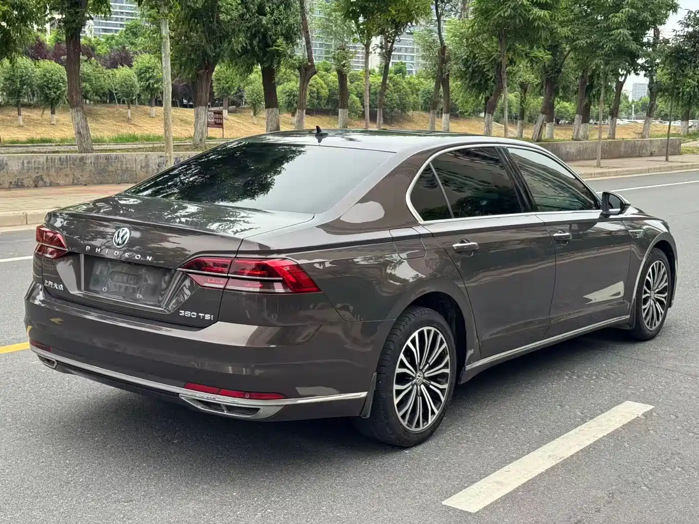 Volkswagen Phideon 2018 Facelift 380TSI FWD Business фото 7
