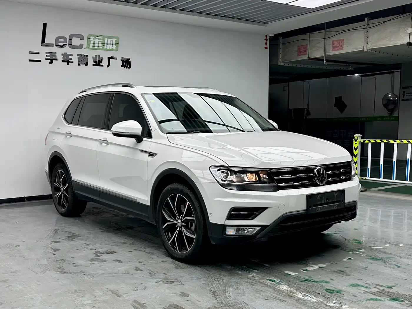 Volkswagen Tiguan L 2020 330TSI Auto 2WD Smart Luxury China VI фото 3