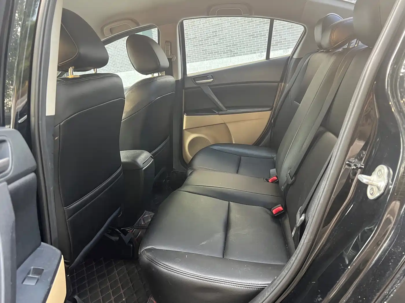 Mazda Mazda3 Axela 2012 2011 Sedan 1.6L Automatic Comfort