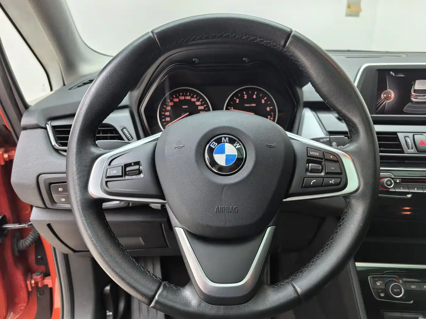 BMW 2 Series Touring 2016 218i Leading фото 11