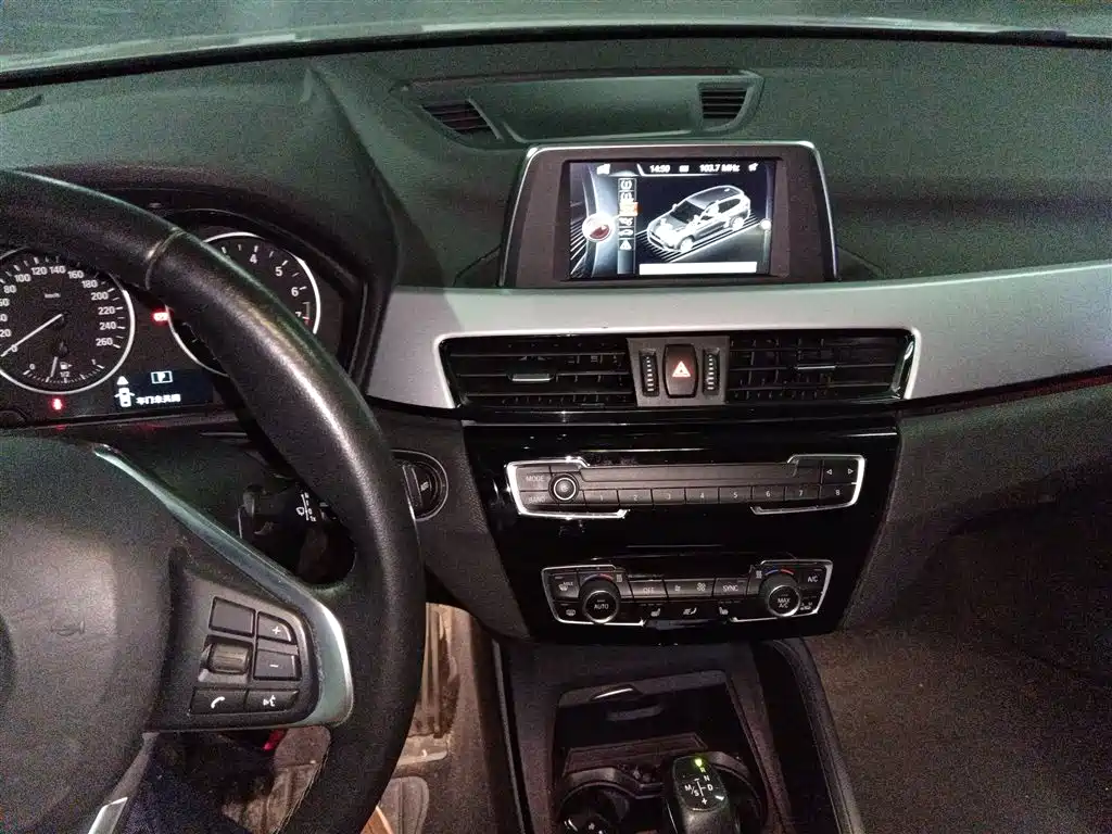 BMW X1 2016 sDrive18Li Premium Model фото 10