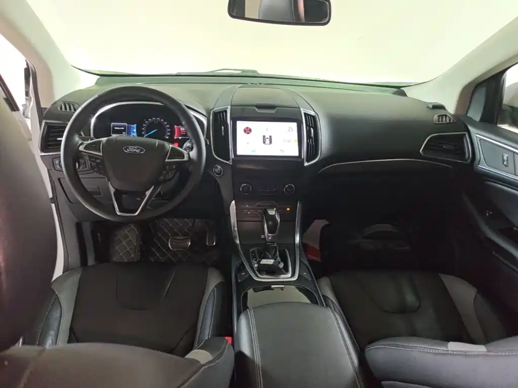 Photo 10 - Ford Edge