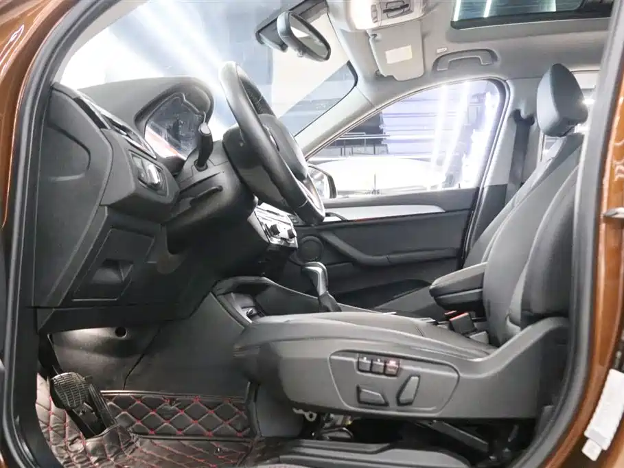BMW X1 2016 sDrive18Li Premium Model фото 13