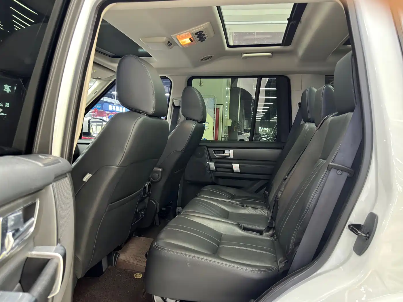 Land Rover Discovery 2016 3.0 SC Gloss Black Collector's Edition HSE фото 5
