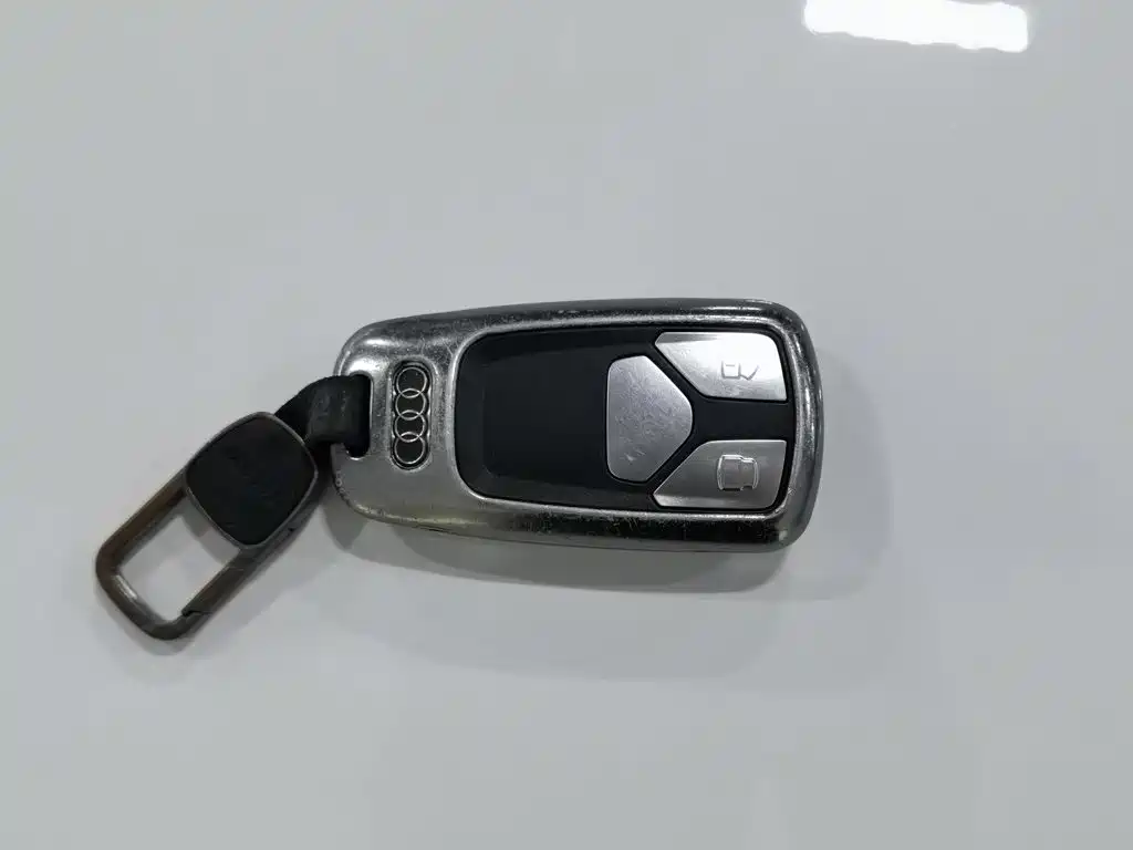 Фото 19 - Audi A4L