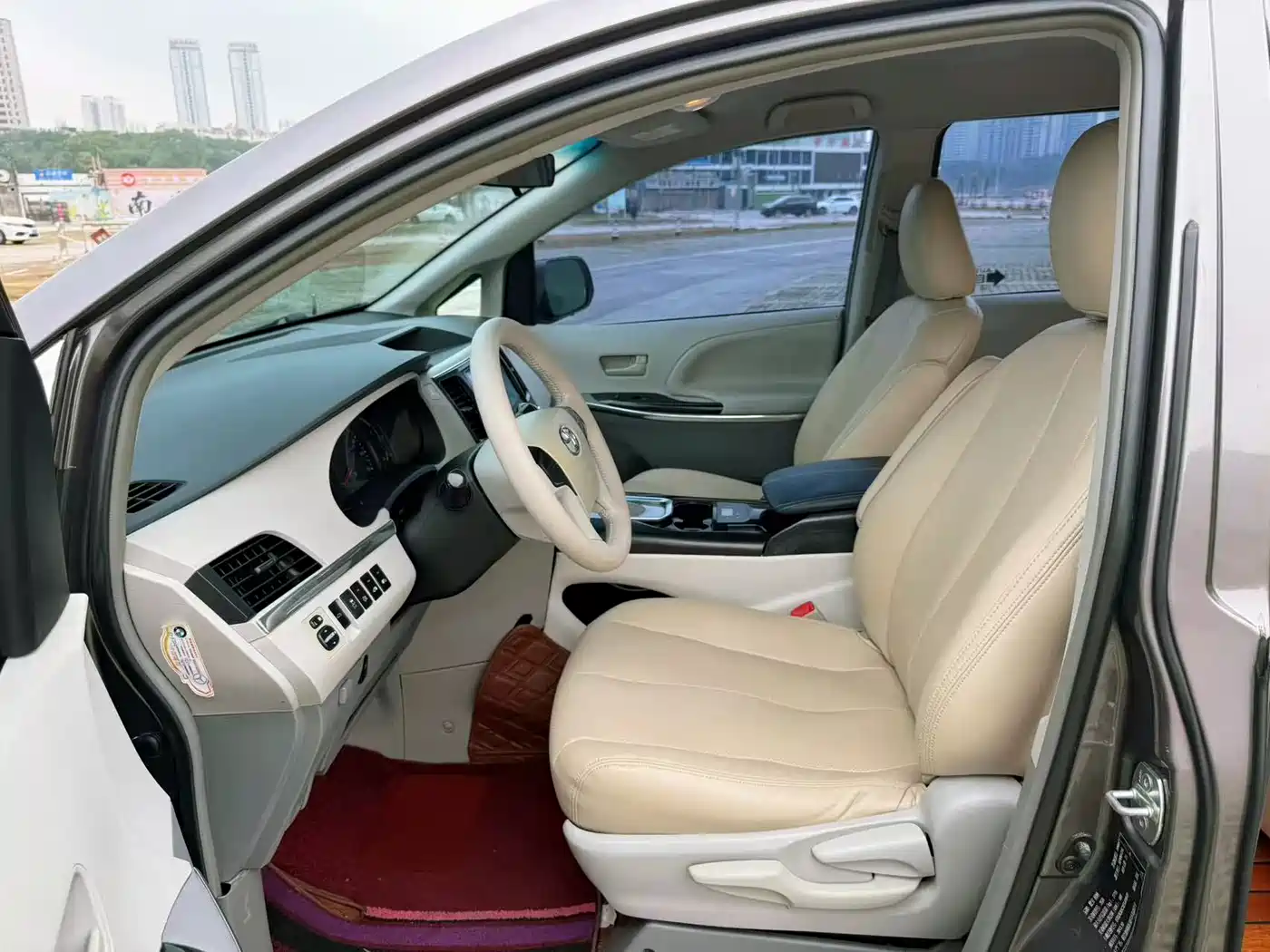 Toyota Sienna 2011 3.5L 2WD Automatic фото 12