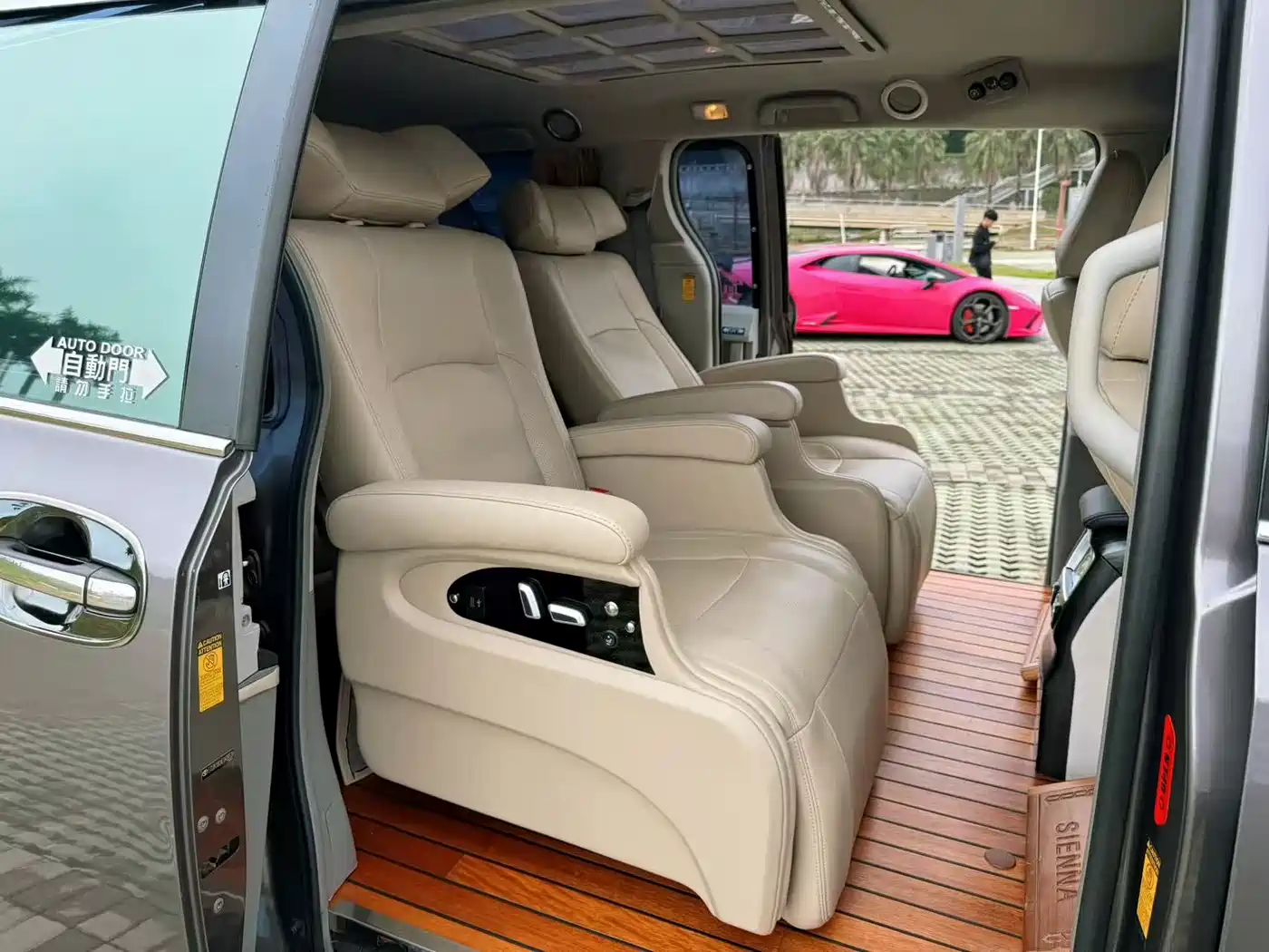 Toyota Sienna 2011 3.5L 2WD Automatic фото 14