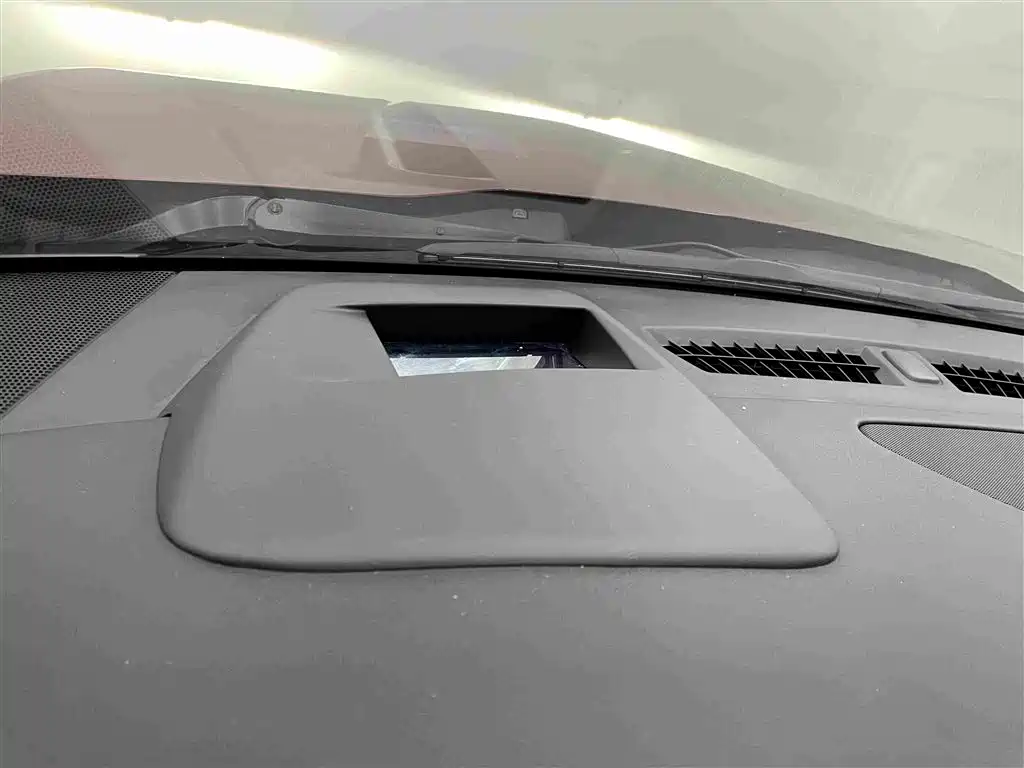Фото 11 - Cadillac XT4