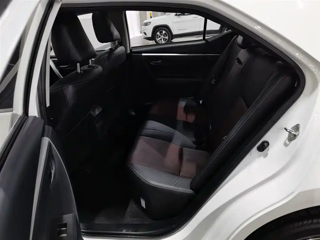 Toyota Corolla 2018 Hybrid 1.8L E-CVT Smart Edition фото 15
