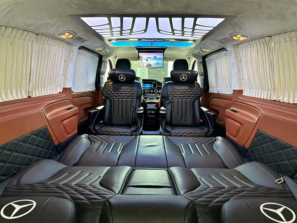 Mercedes-Benz Vito 2023 2.0T Business 7-Seater фото 24