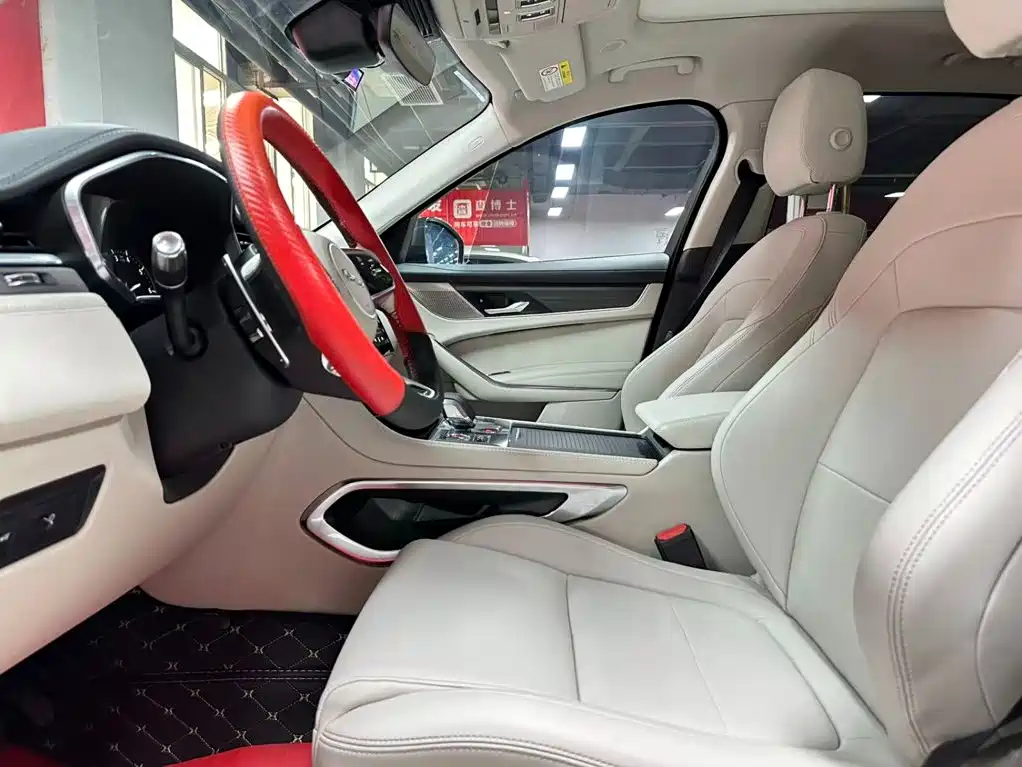 Фото 7 - Jaguar F-PACE