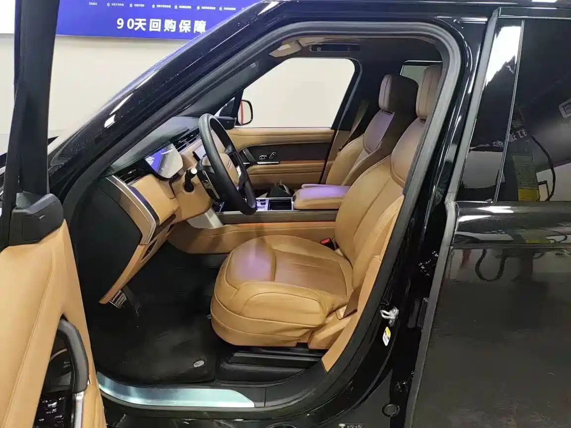 Land Rover Range Rover 2023 3.0 L6 400PS Golden Age 7-Seater Long Wheelbase фото 6